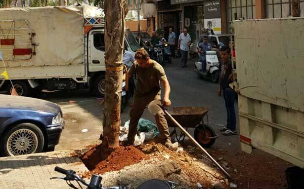 بلديّة برج البراجنة تواصل
تشجير البلدة وإزالة المخالفات