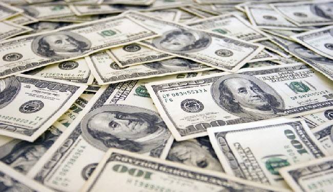 الدولار يهبط لأدنى مستوى في أكثر من عام