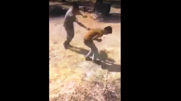 فيديو مرعب لجنود أتراك يعذبون لاجئين سوريين! (تحذير من مشاهدته)