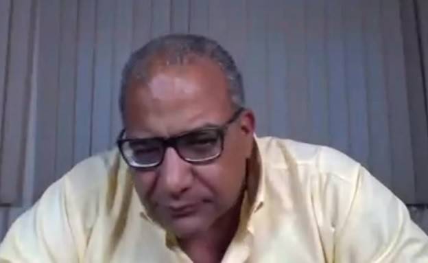 بالفيديو.. عراك ممثلين مباشرة على الهواء يشعل مواقع التواصل