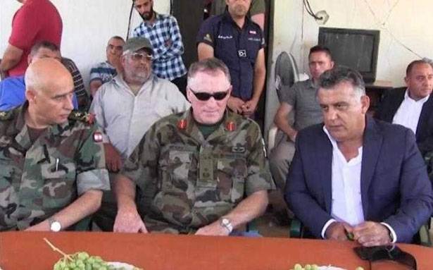 ابراهيم جال وعدد من ضباط الجيش على المنطقة الحدوديّة مع فلسطين