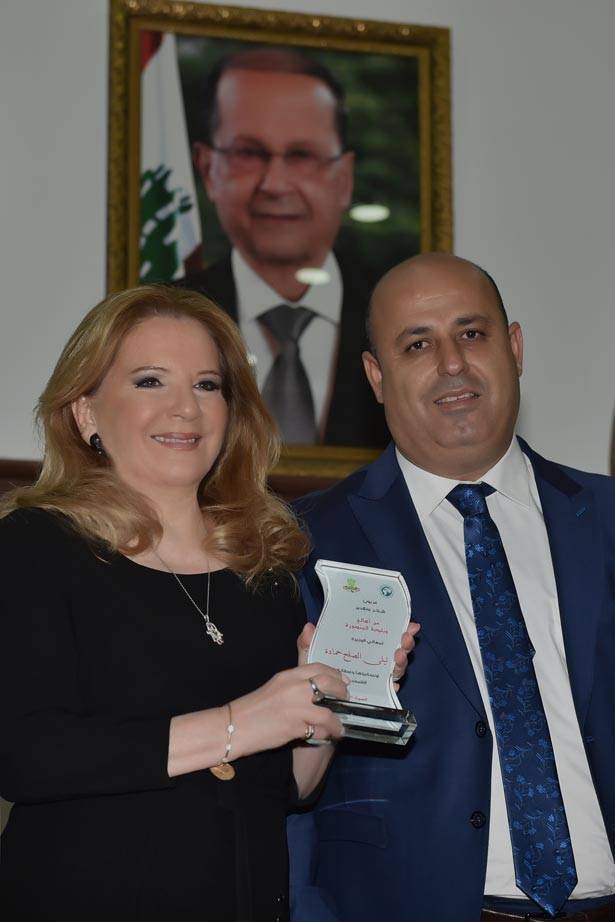 نائب رئىس مؤسسة الوليد للإنسانيّة
تُسلم سيّارة اسعاف لبلدية المنصورة