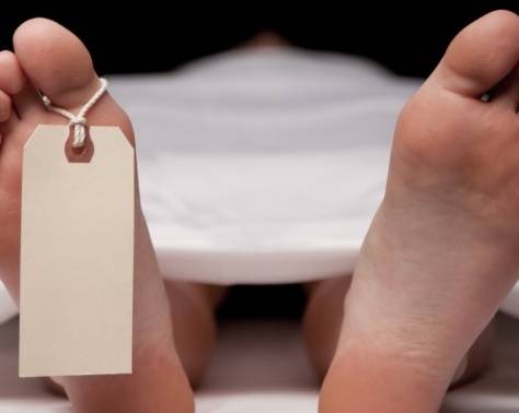 بعد مرور 26 عاماً - نجمة عالمية تخرج عن صمتها وتكشف: والدتي قتلت والدي!!