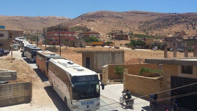 وصول 155 حافلة الى نقطة التجمع في وادي حميد