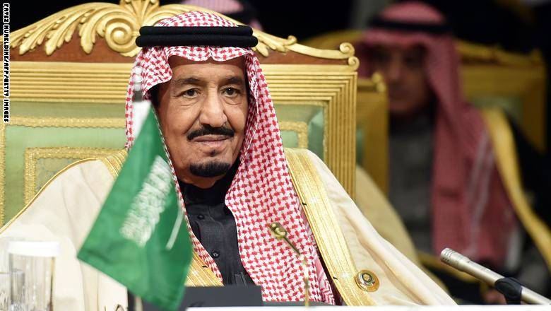 الملك سلمان يأمر باستضافة ألف حاج من أسر ضحايا جيش وشرطة مصر