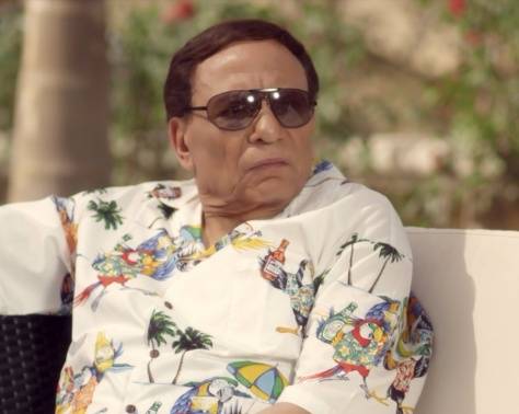 عادل إمام يكشف صورة نادرة من حياته الخاصة... وقرار مفاجئ يتعلق بعمله!