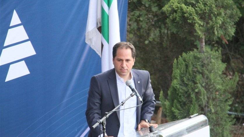 الجميل: فلتستقل الحكومة بالكامل...