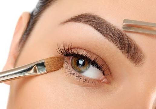 أضرار إزالة الشعر بالملقط.. تجنبيها!