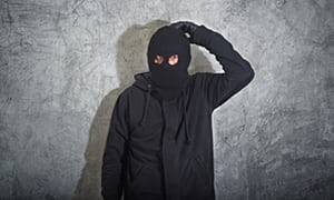 بعدما سرق البنك.. المحكمة تتوصّل مع اللصّ الى اتفاق غريب!