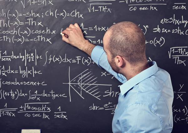 أصول التعيين بوظيفة أستاذ ثانوي.. ما الجديد؟
