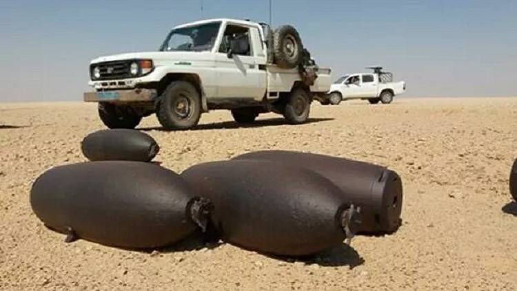 قنابل ضخمة مهملة في الصحراء الليبية!