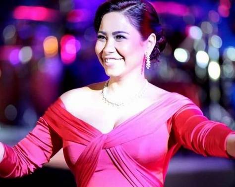بالفيديو - شيرين تهاجم عمرو دياب للمرة الثالثة: "لو هو هضبة أنا هرم"!!