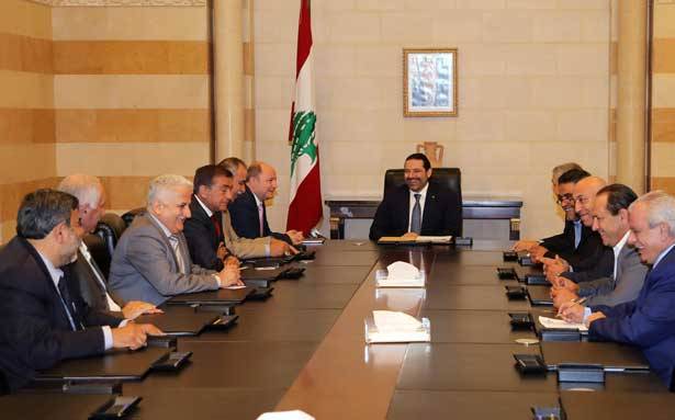 عرض والخليل سبل تصريف إنتاج الزيتون
الحريري أكّد لـ «العمّالي» أنّ السلسلة الى التنفيذ
وللأساتذة المتفرّغين في «اللبنانيّة» عدم المسّ بمكتسباتهم