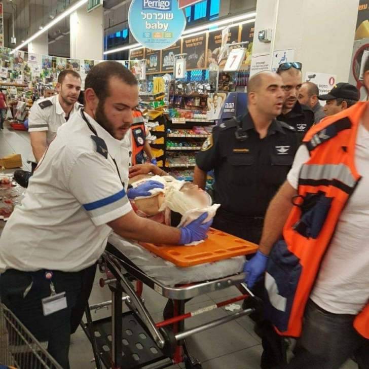 إصابة إسرائيلي بعملية طعن جنوبي تل أبيب واعتقال المنفذ