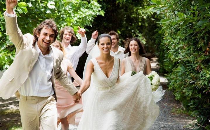 للعروس: 5 أسباب تجعل من الزفاف الصغير أفضل بالنسبة لك!