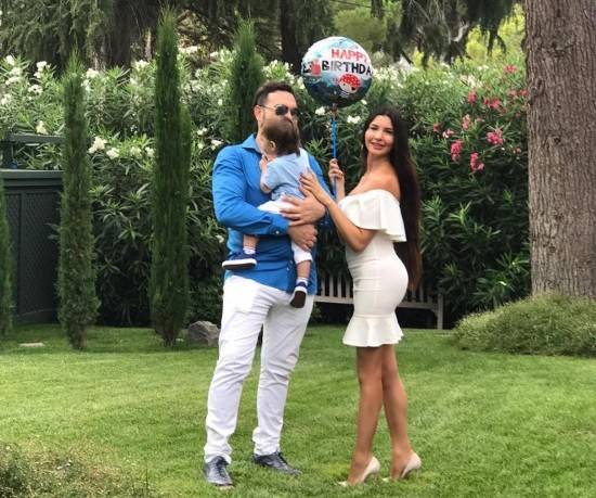 بالفيديو.. لاميتا فرنجية تعلم إبنها المشي!