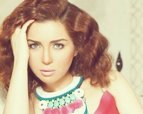 مي عزالدين في أحدث ظهور بعد تجميل أنفها.. هل تغيّرت؟