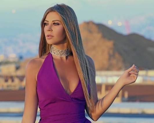 بالصور: كارلا حدّاد تُشعل إنستغرام بإطلالة جريئة.. وشورت قصير!