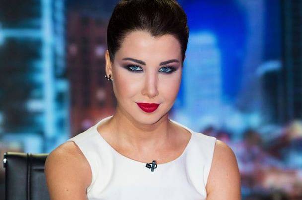 بالصورة.. نانسي عجرم تنشر "سيلفي" مع زوجها على شاطئ قبرص