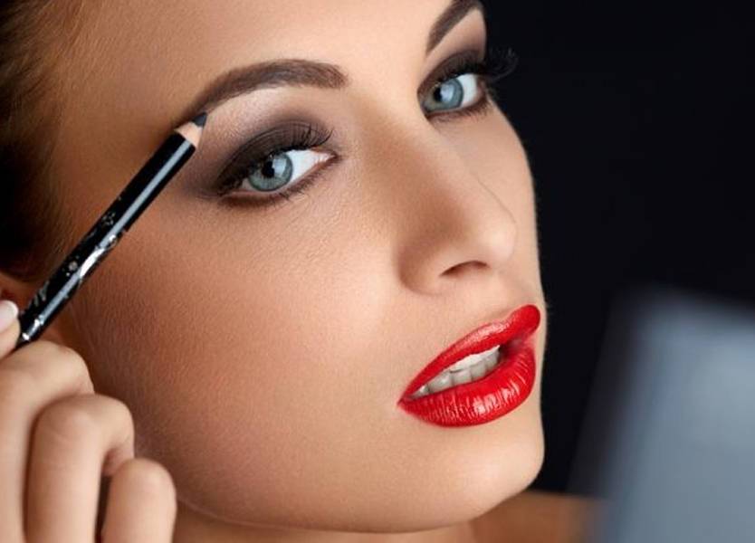 إليك نصائح لرسم الحاجبين لتناسب ملامحك!