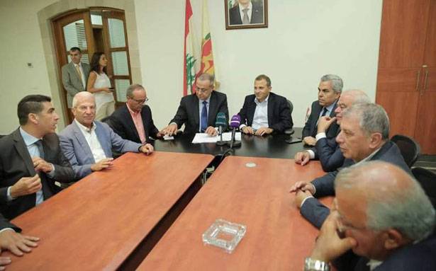 عقد جلسة حوار مع رؤساء بلديات الحدت
باسيل: البلدية بامكانها حماية العامل اللبناني
بخلق المزيد من فرص العمل