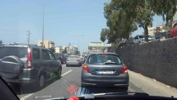 جريح نتيجة تصادم بين مركبتين ودراجة نارية على الطريق البحرية نهر ابراهيم نقل الى مستشفى مارتين للمعالجة