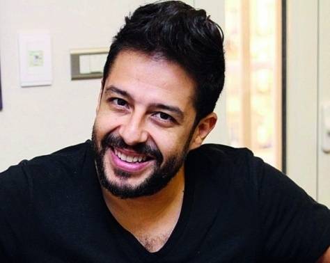 محمد حماقي ينشر أول صورة لابنته.. شاهدوا طرافته!