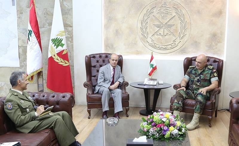 قائد الجيش التقى سفيري اسبانيا والنروج