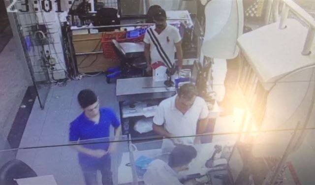 بالفيديو.. سرقة صندوق تبرعات الـ SOS من 