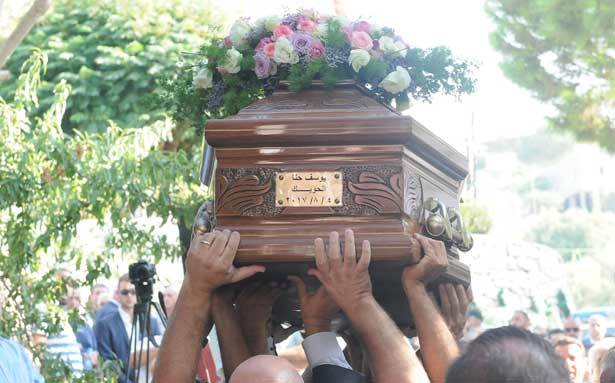 حلتا والاعلام زفوا الحويك عريساً محمولاً على الراحات في رحلته الاخيرة