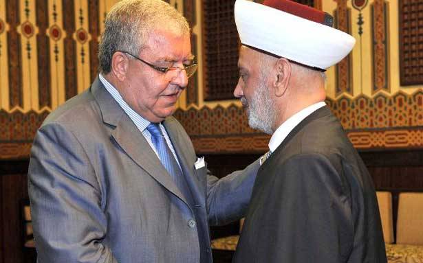 المشنوق زار دريان مُتضامناً :
التهجّم عليه غبار لا يُؤثر على مبادئه