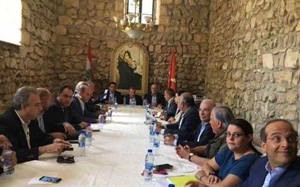 ترأس وفداً الى رأس بعلبك والقاع
باسيل: تحرير الجيش للأرض بدأ
ولن يتوقف حتى تحرير كلّ شبر لبناني