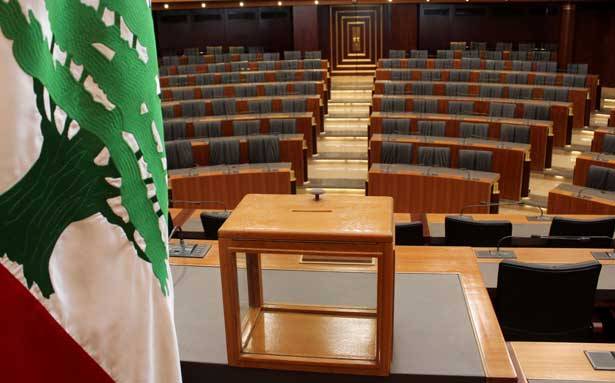 الحريري وجنبلاط يسعيان لتأجيل الانتخابات مرة جديدة؟