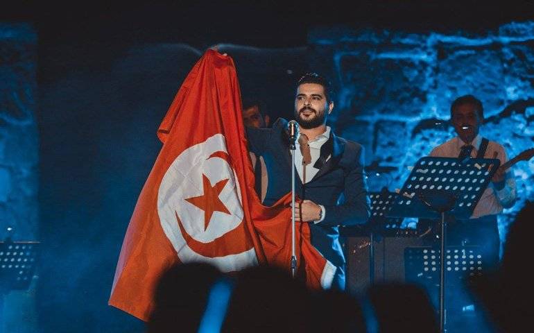 ناصيف زيتون يشعل مدرجات المسرح الروماني في مهرجان قرطاج (فيديو)