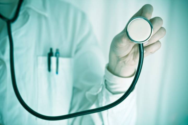 لبنانية تُبلغ عن هتك عرضها: طبيب تحسس جسدي ثمّ..