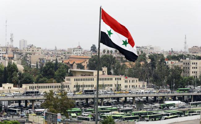 شاهد... العلم السوري يرفع في السعودية!