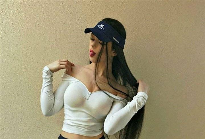 [شاهد] تمتلك 27 سيارة وتقدر ثروتها بـ280 مليون دولار .. عارضة بحرينية ‘مثيرة‘ تشعل المواقع