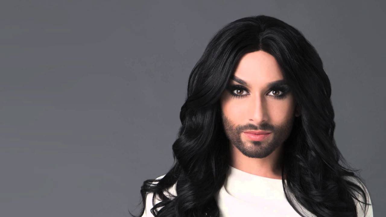 بالفيديو: تضامنا مع الفنانين السوريين.. هذا ما فعلته المرأة الملتحية "الشهيرة"!