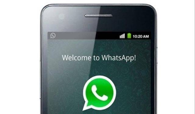 ‫حيلة للاستماع للرسائل الصوتية قبل إرسالها في واتساب‬