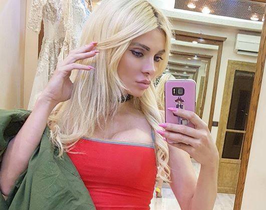 بالصورة: تعرّفوا إلى والدة ميريام كلينك الصربية.. هل تشبهها؟!