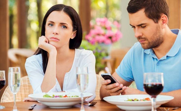 تصرّفات تدلّ على أن زوجك فقد الاهتمام بك!
