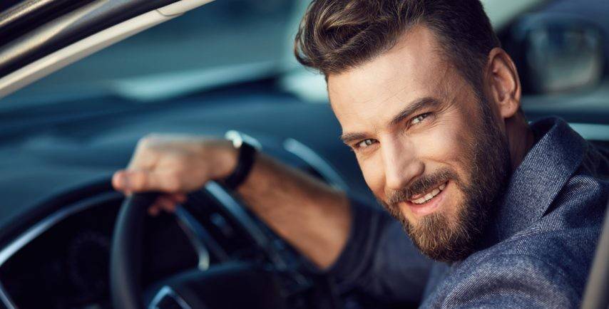 هذا سرّ انجذاب المرأة للرجل ذي الملامح القاسية!