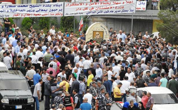 إزاحة الستارة عن نصب تذكاري للمقدم سامي منصور
ممثل عثمان: قوى الأمن تعاهد
بأن لا يكون للمجرمين ملاذ آمن