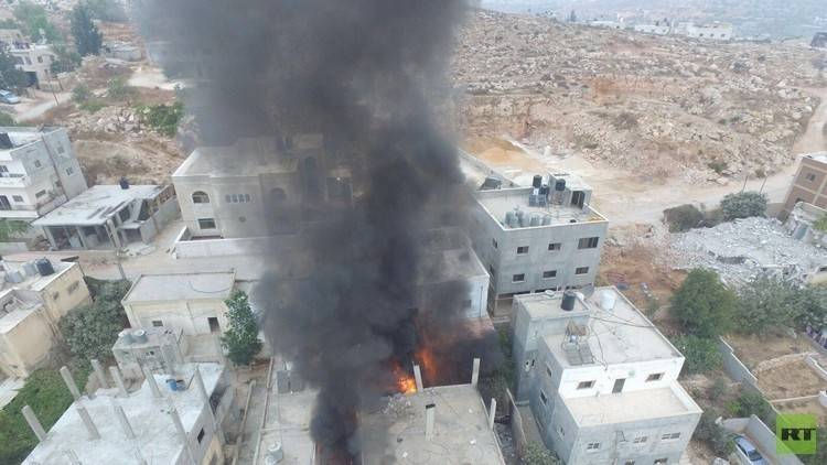 جيش العدو يفجّر منزل شهيد فلسطيني غرب رام الله