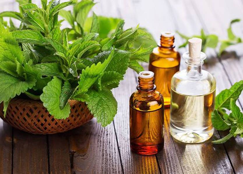 حيلة طبيعية بزيت النعناع توقف التعرق يوم الزفاف!