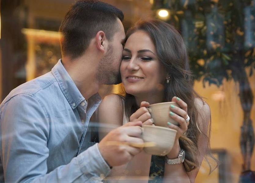 حيل جماليّة فعّالة لإيقاع أي رجل تريدين في حبك!