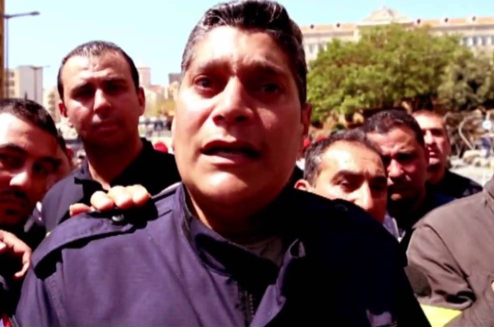 متطوعو الدفاع المدني اعتصموا مطالبين بإقرار قانون تثبيتهم