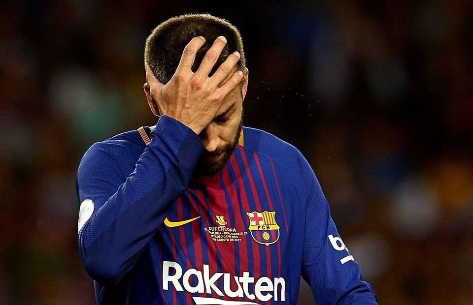 جماهير ريال مدريد تستقبل بيكيه على طريقتها!