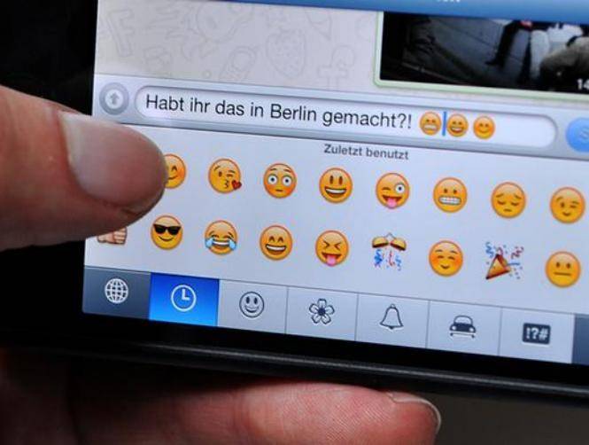 توقّف فوراً عن استخدام الـemoticons!