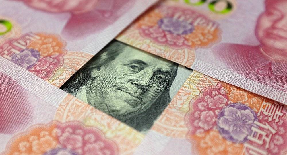تراجع الدولار على خلفية زيادة التوتر الجيوسياسي ومخاوف حول مستقبل إصلاحات ترامب
